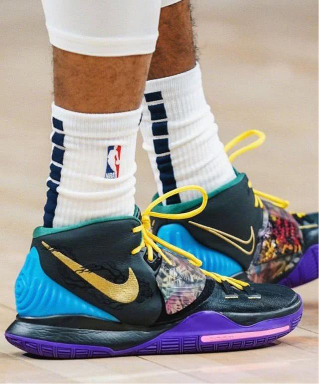 梅西再创纪录引全场欢呼（梅西再破纪录，全场沸腾）