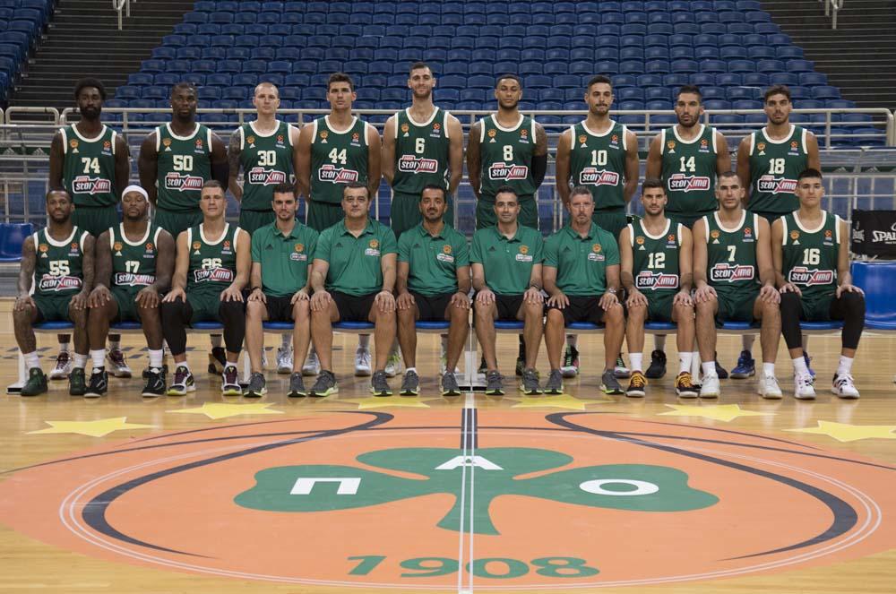 足球国足训练课发生小插曲，球员被逗笑（国足训练课突发趣事，球员忍俊不禁）