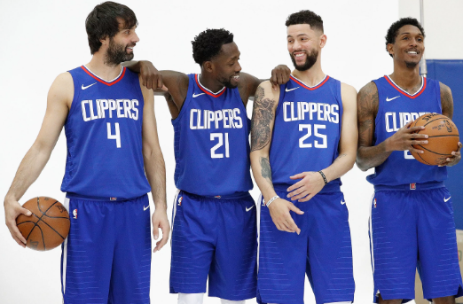 半场：皇马0-0巴列卡诺，比赛平淡，维尼修斯造险（半场战报：皇马0-0巴列卡诺，场面平淡，维尼修斯制造威胁）