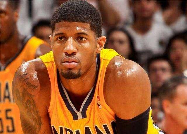 罗马诺：内马尔专注于帮桑托斯保级，但可能考虑1月自由转会（罗马诺：内马尔当下全力助桑托斯保级，或考虑一月以自由身离队）