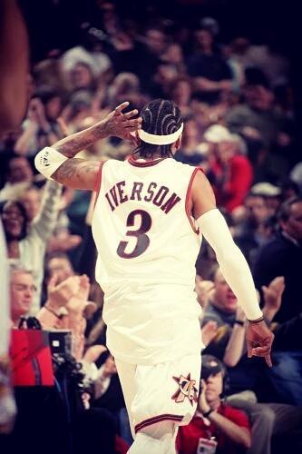 詹姆斯：亚当斯强的离谱，全队人加上教练组、安保才能卡住他（詹姆斯：亚当斯强到离谱，不把全队连同教练组和安保都拉上真拦不住）