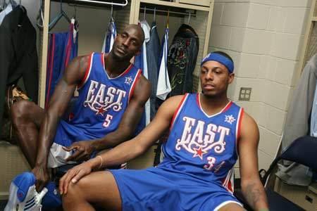 格拉斯纳：曼城的进攻令人印象深刻，但在防守端有可乘之机（格拉斯纳：曼城火力惊人，防线仍有破绽）