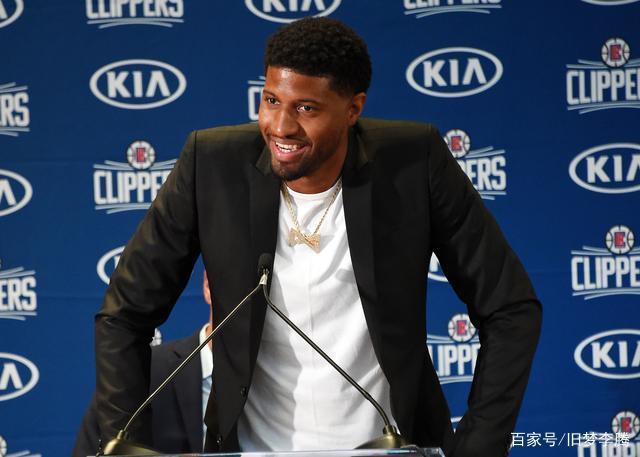 中超转会市场：广州队签下新前锋,（中超转会动态：广州队完成新前锋引援）