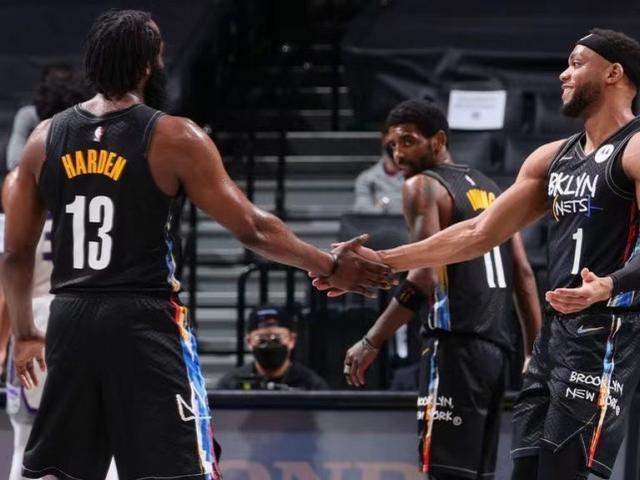 媒体人：郑智执教西海岸也不错，但不可避免地要跟邵佳一对比（媒体人：郑智执教西海岸值得期待，难免被拿来与邵佳一比较）