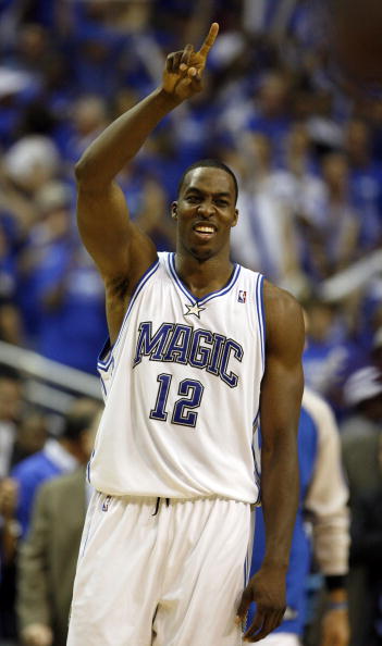 李贤重昨日对阵中国队的9记三分，打破了世预赛单场三分纪录（李贤重昨战中国队轰进9记三分，刷新世预赛单场三分纪录）